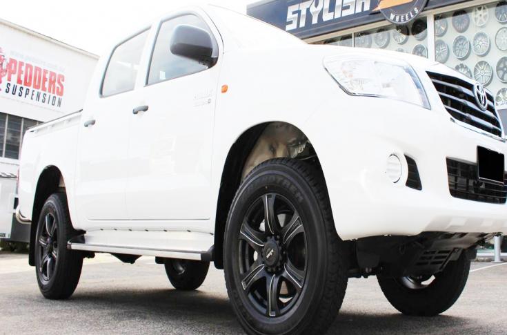 TOYOTA HILUX N70 4WD REBEL BLACK PIPED